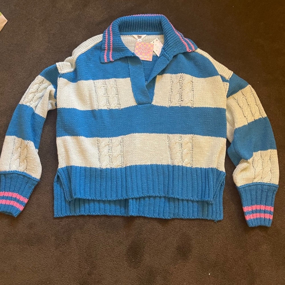 New with Tags!! Women’s Sweater